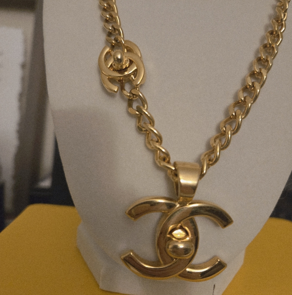 Chanel 24kGold Plated Chain Necklace with Iconic Pendant - Picture 2 of 3